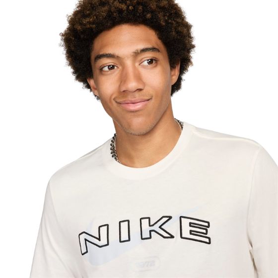 Camiseta Nike Sportswear Club Masculina - Gelo