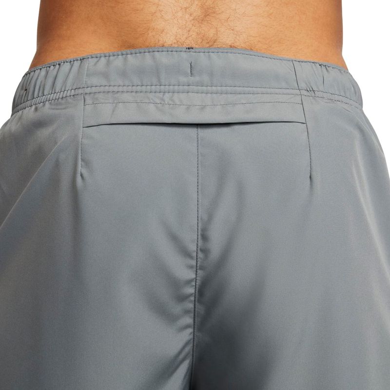 short-nike-challenger-7-masculino-cinza