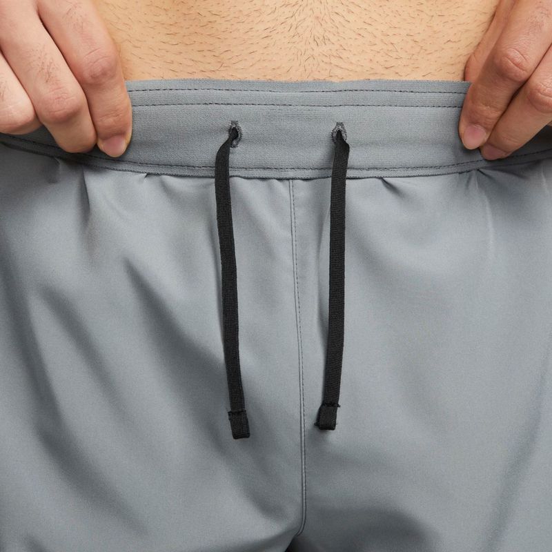 short-nike-challenger-7-masculino-cinza