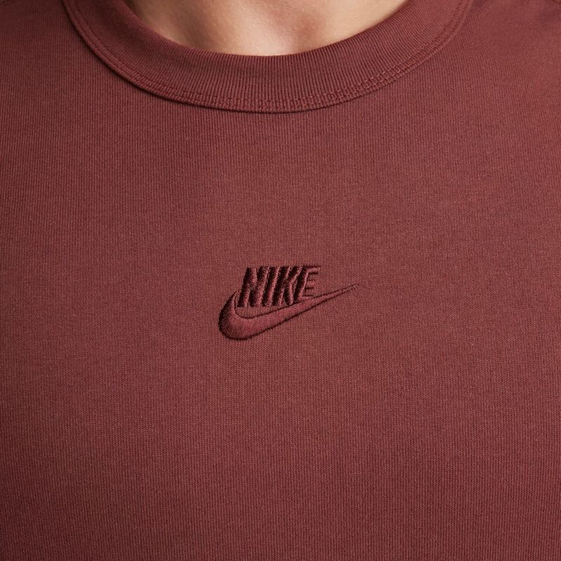 camiseta-nike-sportswear-premium-essentials-masculina-marrom-