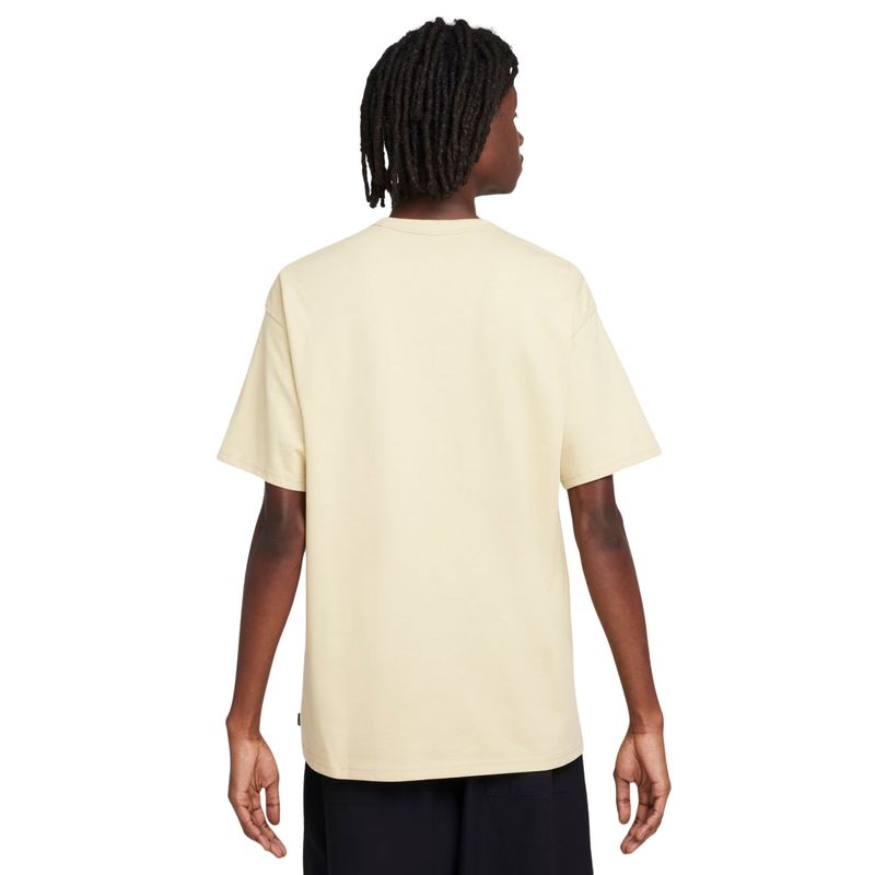 camiseta-nike-sportswear-premium-essentials-masculina-amarela