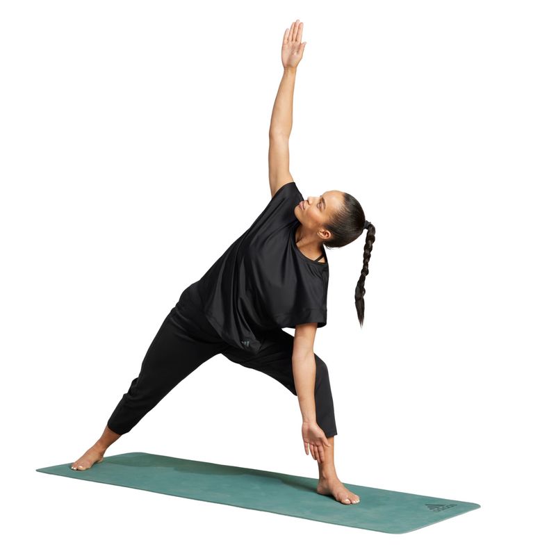 camiseta-adidas-yoga-feminina-preta