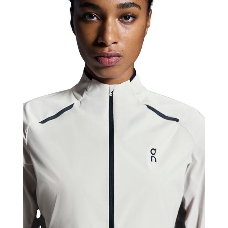 jaqueta-on-running-weather-ii-feminina-bege-preta