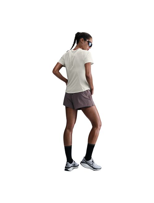 Camiseta Nike Swift Dri-Fit Feminina - Branca