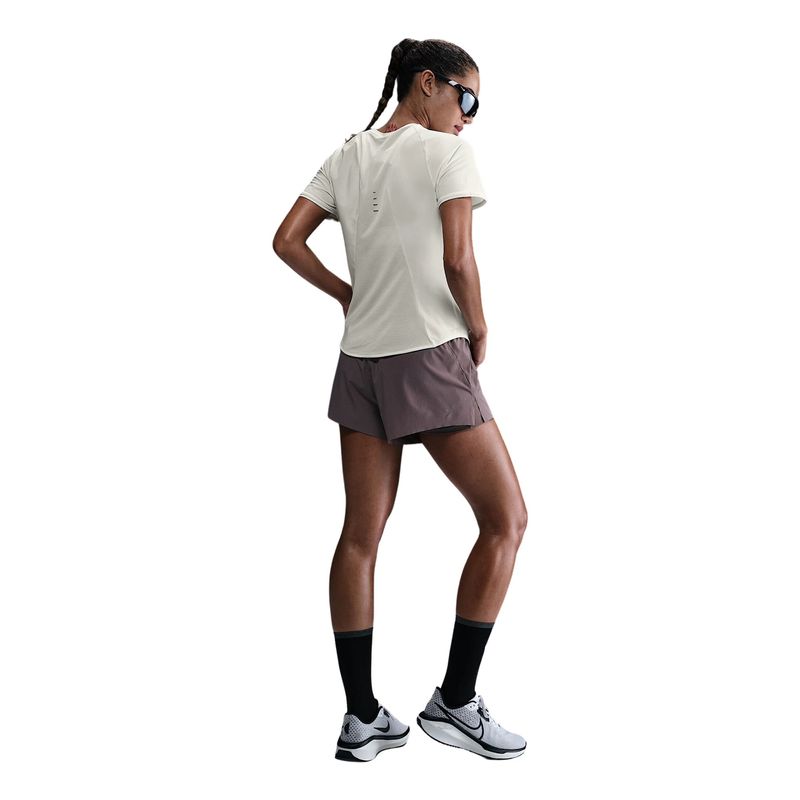 camiseta-nike-swift-dri-fit-feminina-branca