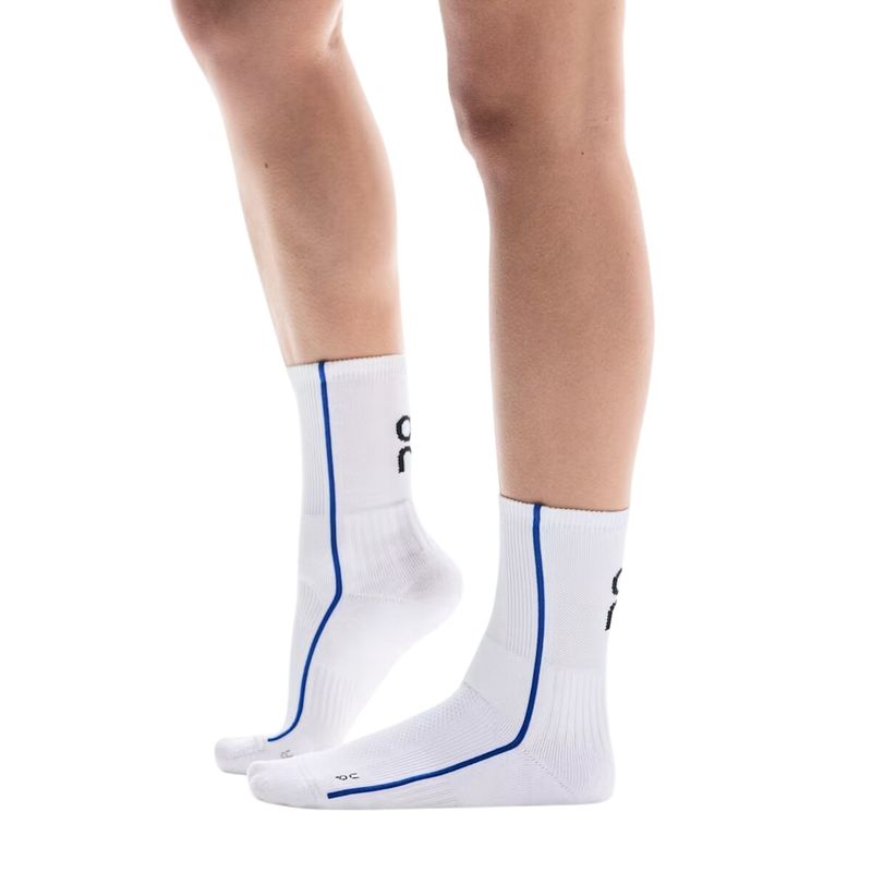 meia-on-running-court-high-masculina-branca-azul