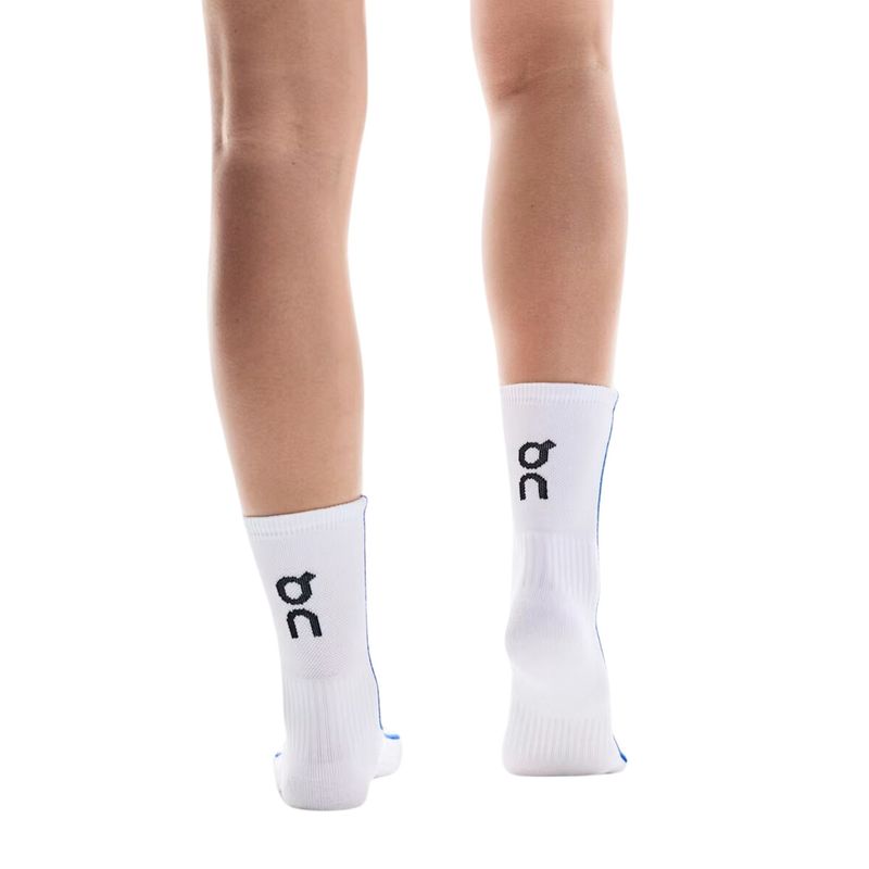 meia-on-running-court-high-masculina-branca-azul