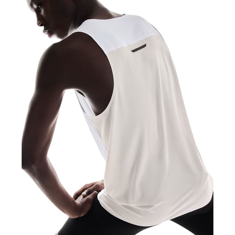 regata-on-running-performance-tank-masculina-branca