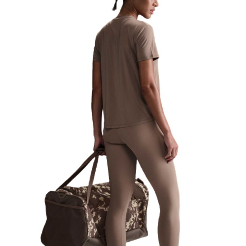 camiseta-nike-one-classic-dri-fit-slim-feminina-marrom