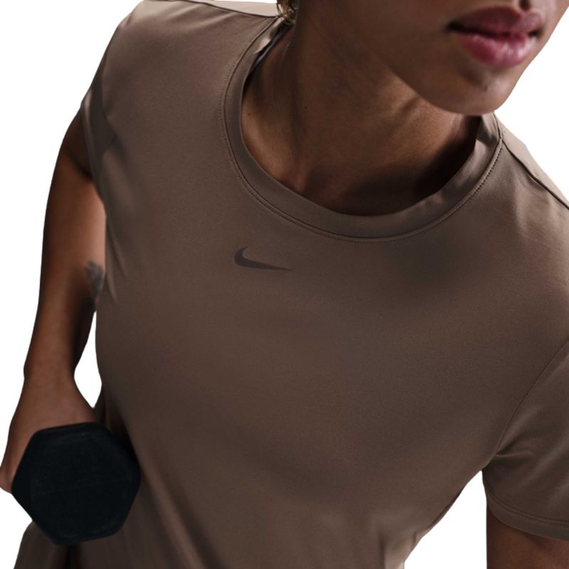 camiseta-nike-one-classic-dri-fit-slim-feminina-marrom