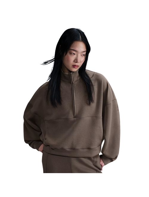 Camiseta Nike 24.7 ImpossiblySoft Dri-Fit Oversized Feminino - Marrom