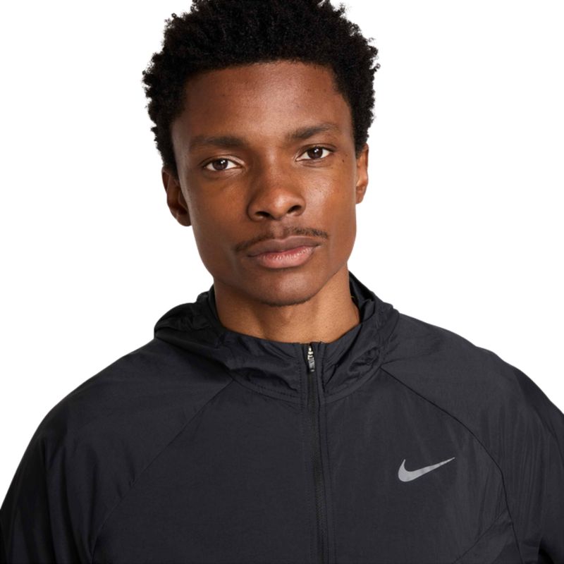 jaqueta-nike-stride-uv-masculina-preta