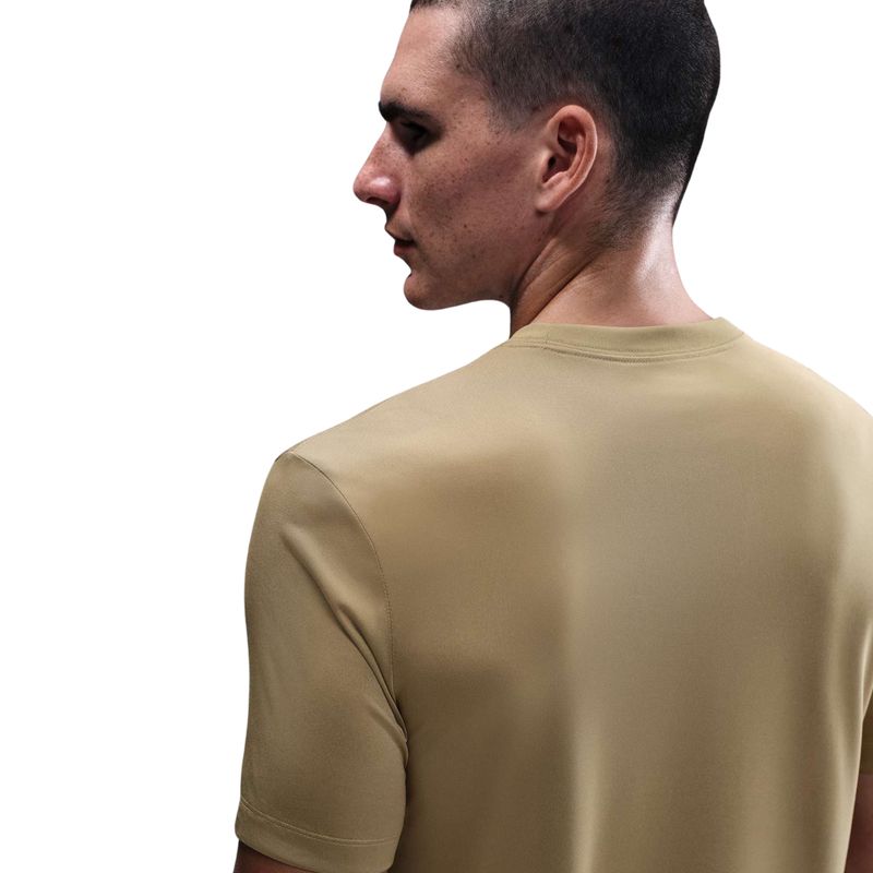 camiseta-nike-dri-fit-legend-masculina-marrom