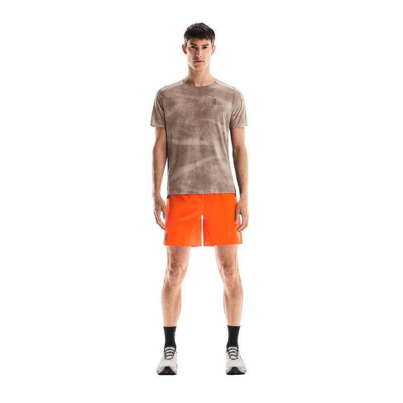 camiseta-on-running-performance-t-aop-masculina-cinza-preta