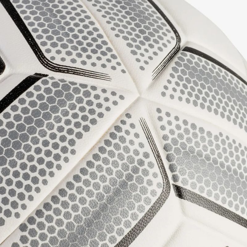 bola-de-campo-santos-umbro-clubes-24-unissex-cinza-preta
