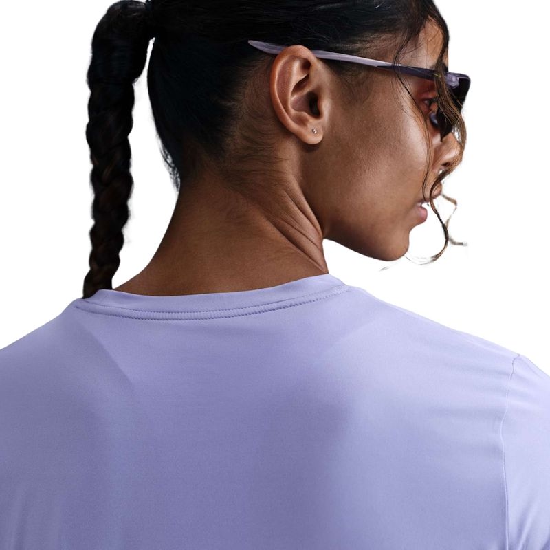 camiseta-nike-one-swoosh-hbr-feminina-lilas