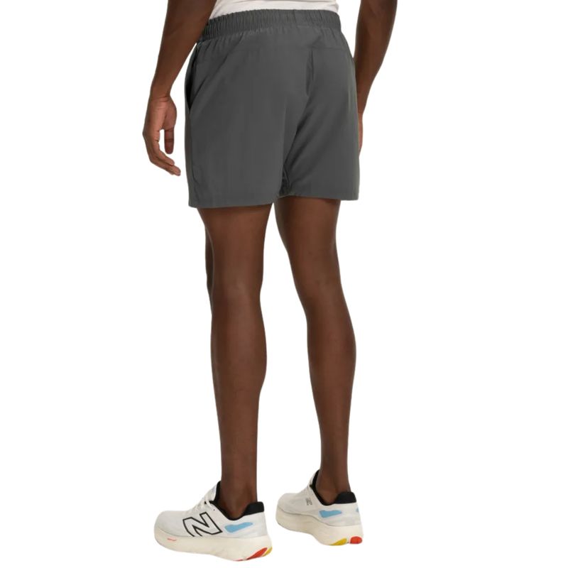 shorts-new-balance-sport-essentials-5in-masculina-grafite