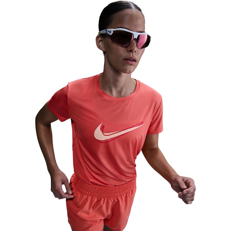 camiseta-nike-one-swoosh-hbr-feminina-salmao