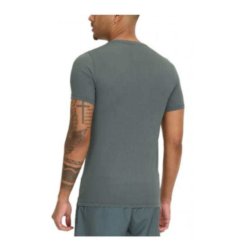 camiseta-new-balance-sport-essentials-masculina-cinza