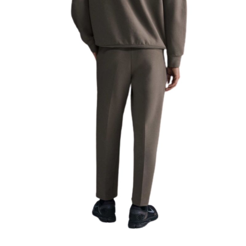 calca-nike-dri-fit-impossibly-soft-masculina-marrom