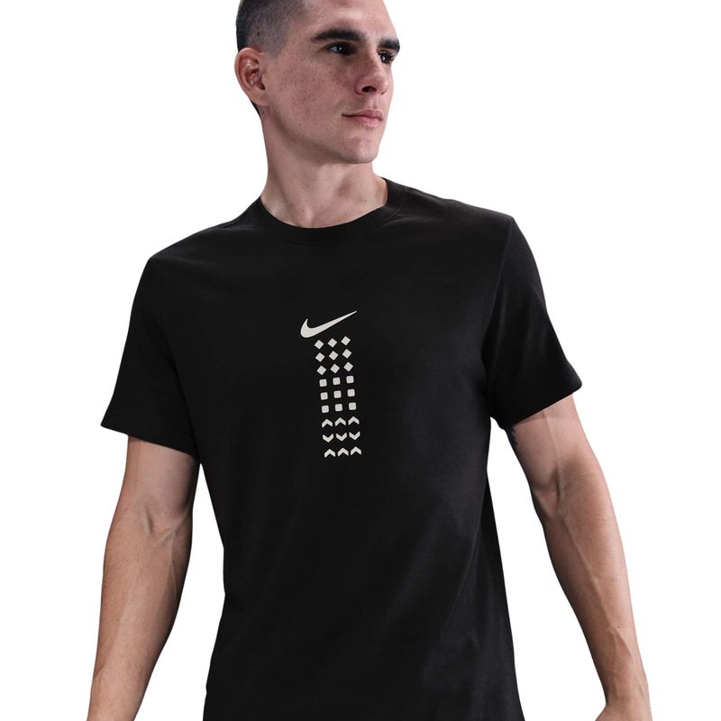 camiseta-nike-sportswear-connect-masculina-preta