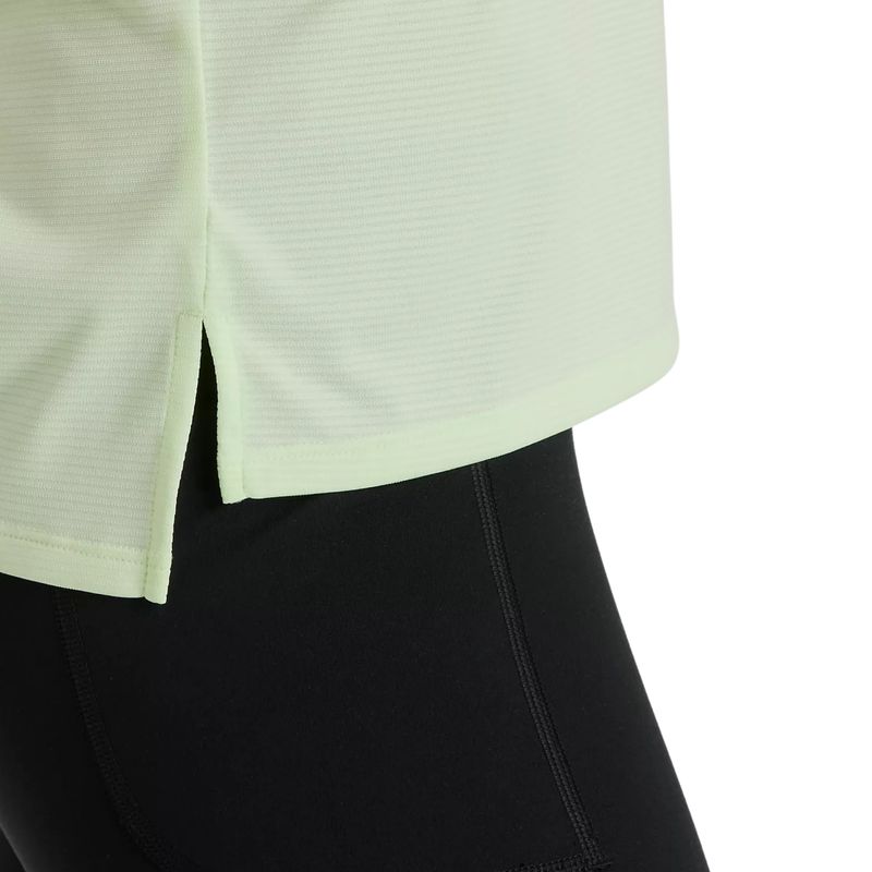 camiseta-new-balance-sport-essentials-feminina-verde