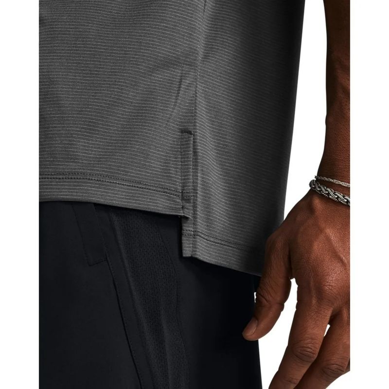 camiseta-de-corrida-under-armour-launch-masculina-cinza-escuro