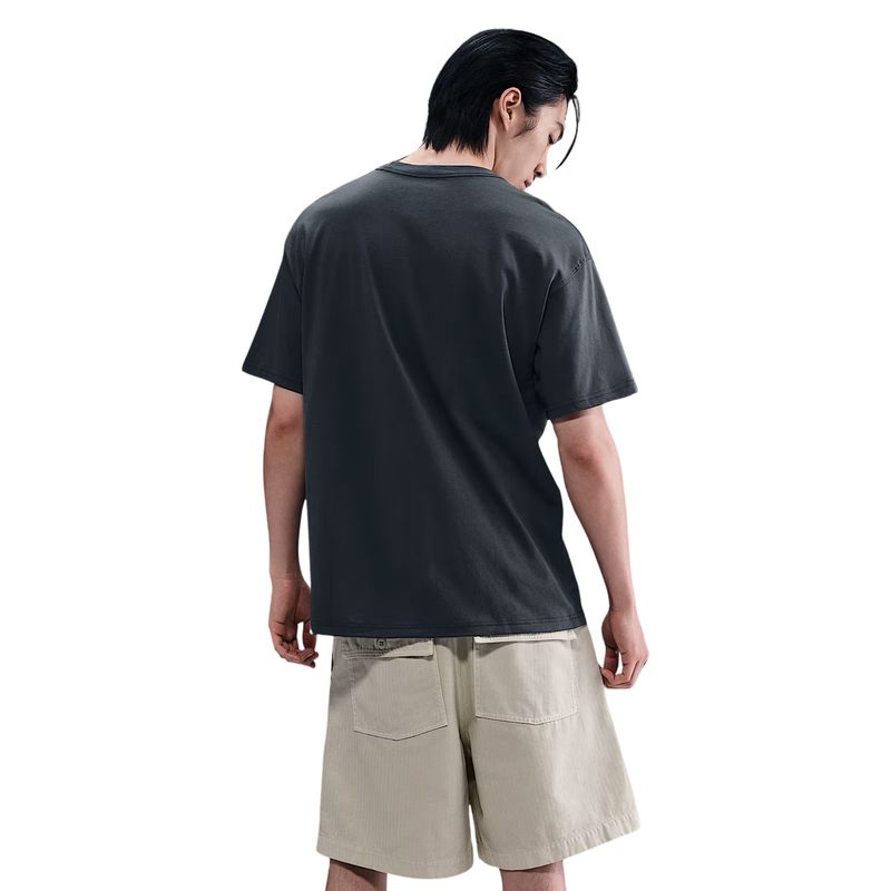 camiseta-nike-sportswear-dunk-masculina-cinza