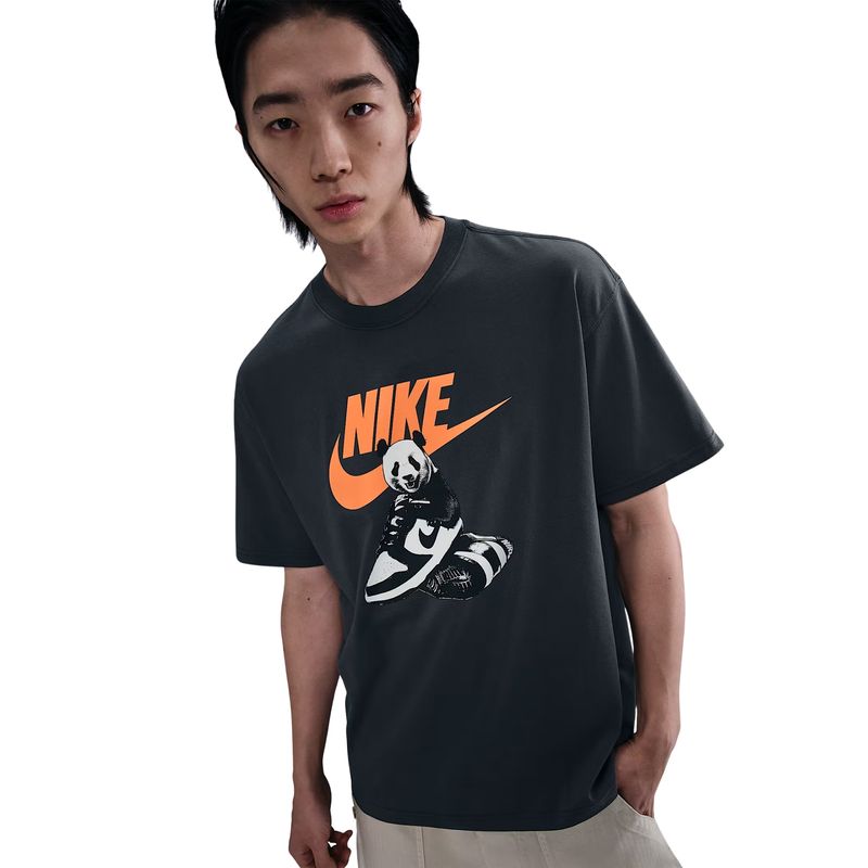 camiseta-nike-sportswear-dunk-masculina-cinza