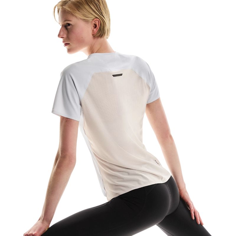 camiseta-on-running-performance-t-feminina-branca-prata