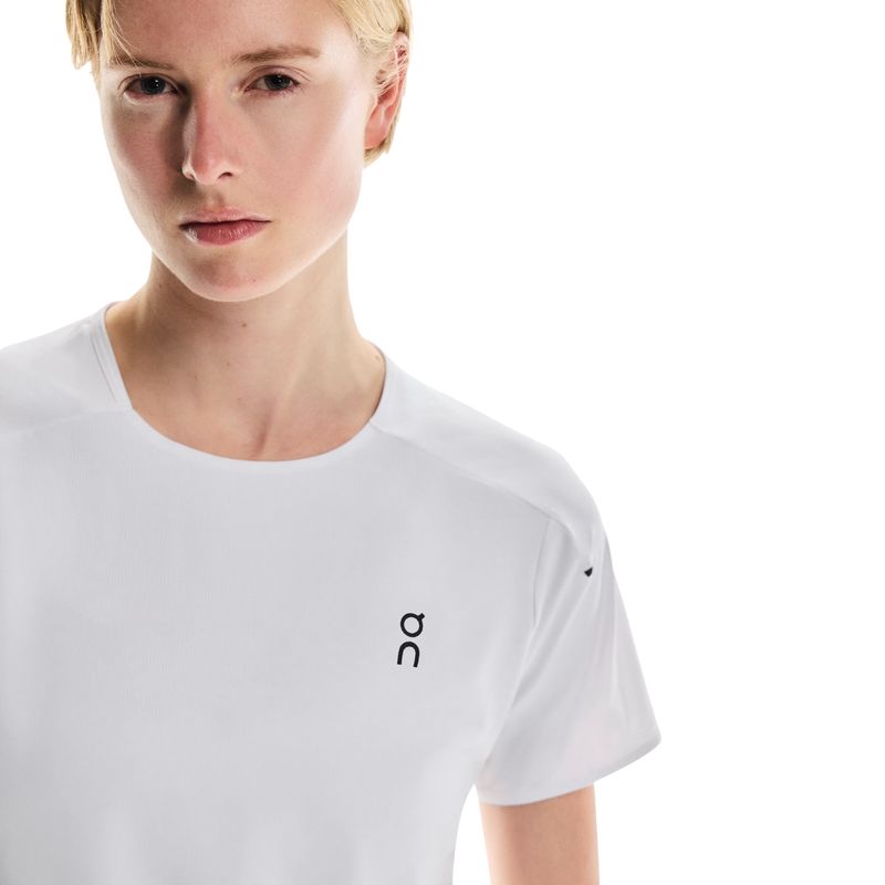 camiseta-on-running-performance-t-feminina-branca-prata