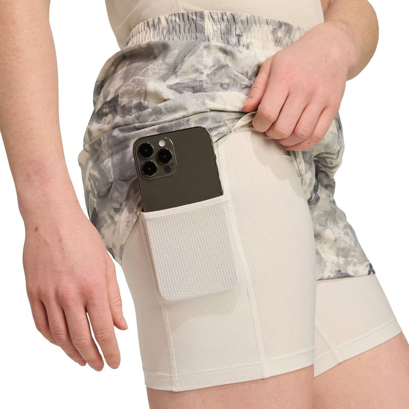 shorts-adidas-2-em-1-own-the-run-spray-dye-feminino-cinza-preto