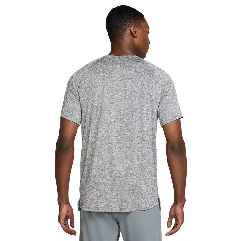 camiseta-nike-dri-fit-adv-stride-masculina-cinza