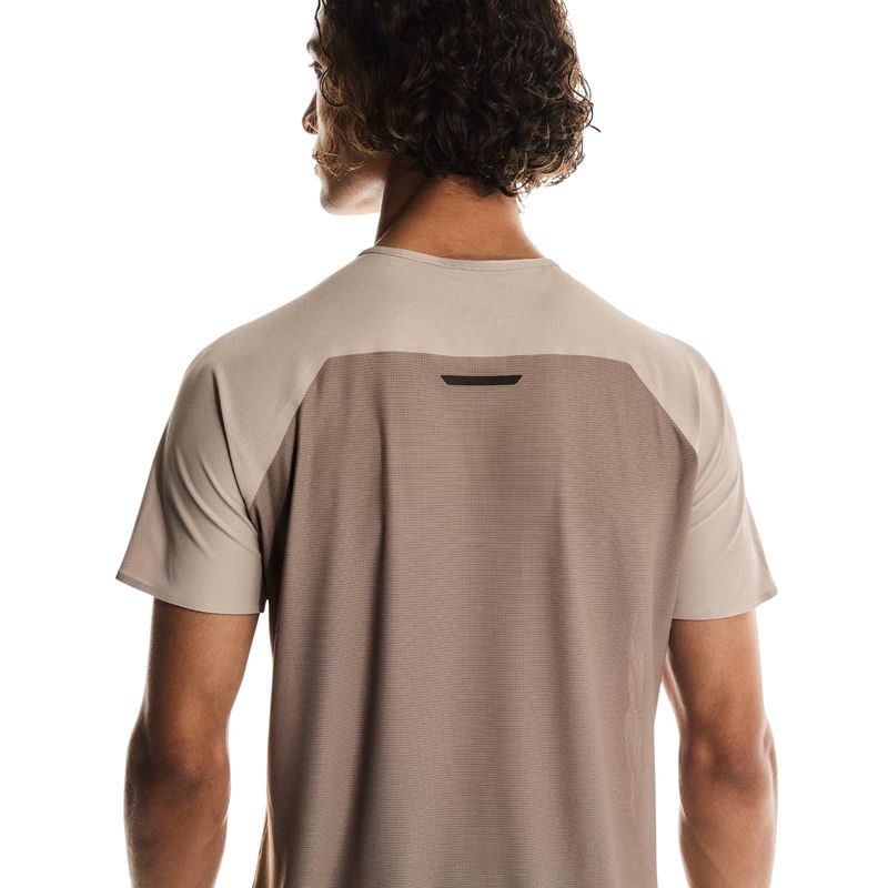 camiseta-on-running-performance-t-masculina-bege