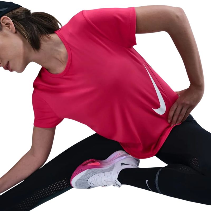camiseta-nike-tempo-swoosh-run-feminina-rosa
