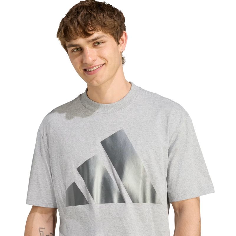 camiseta-adidas-holiday-big-logo-masculina-cinza