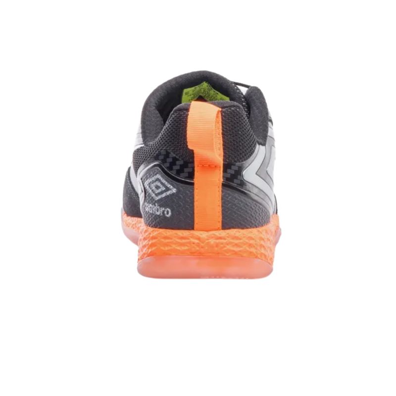 chuteira-futsal-umbro-pro-5-bump-masculina-preta-laranja