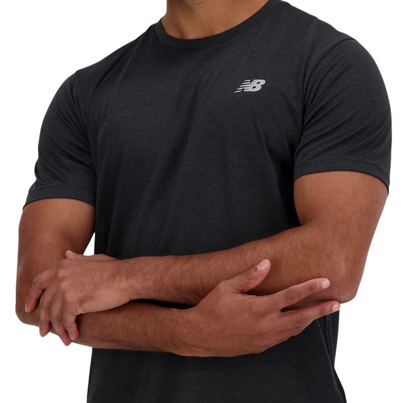 camiseta-new-balance-atlhetics-run-masculina-preta