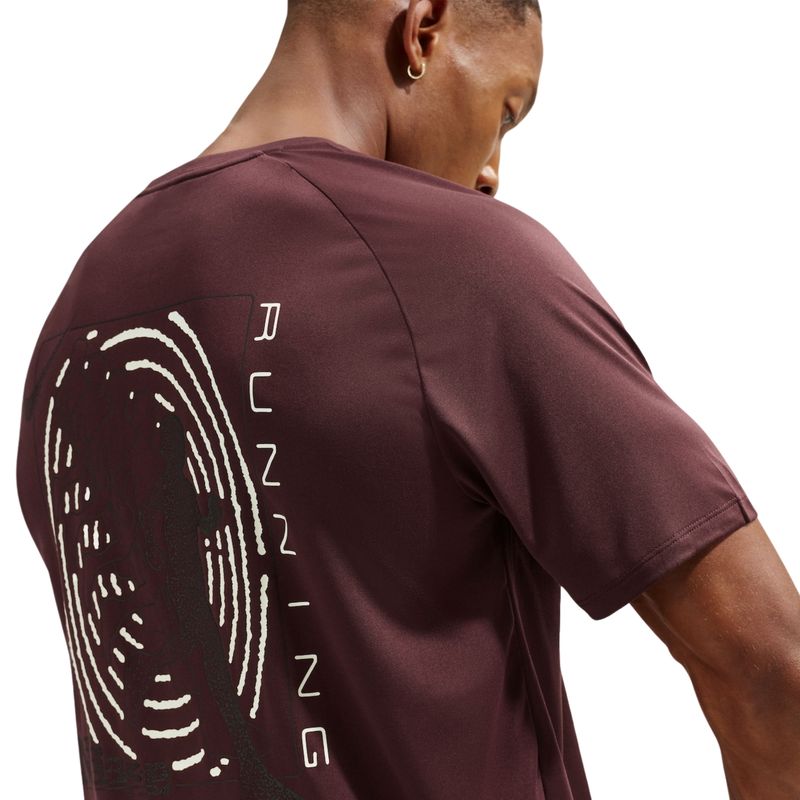 camiseta-nike-dri-fit-adv-stride-energy-masculina-vinho