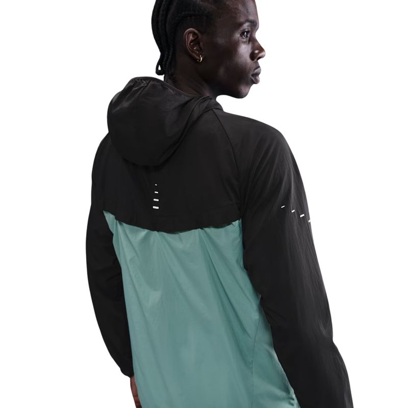 jaqueta-com-capuz-nike-stride-repel-uv-masculina-preta-azul