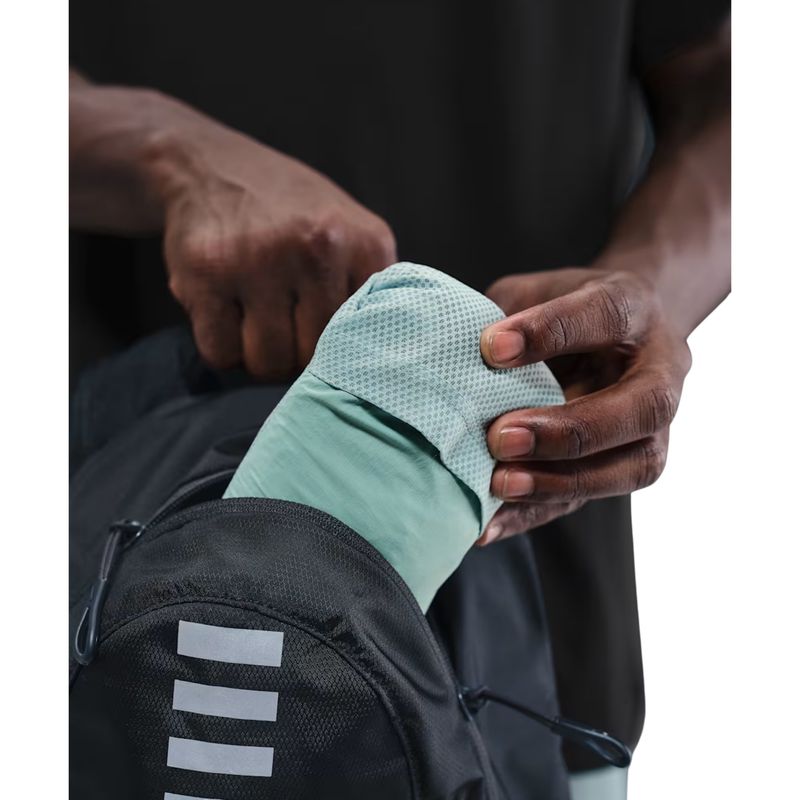 jaqueta-com-capuz-nike-stride-repel-uv-masculina-preta-azul