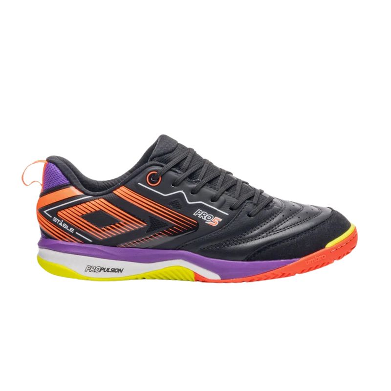 chuteira-futsal-umbro-pro-5-stable-masculina-preta-laranja