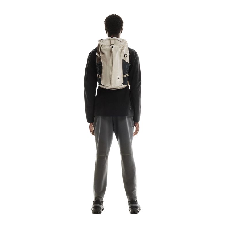 mochila-on-running-speed-30l-unissex-bege-preta