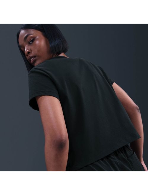 Camiseta Nike Sportswear Club Feminina - Preto