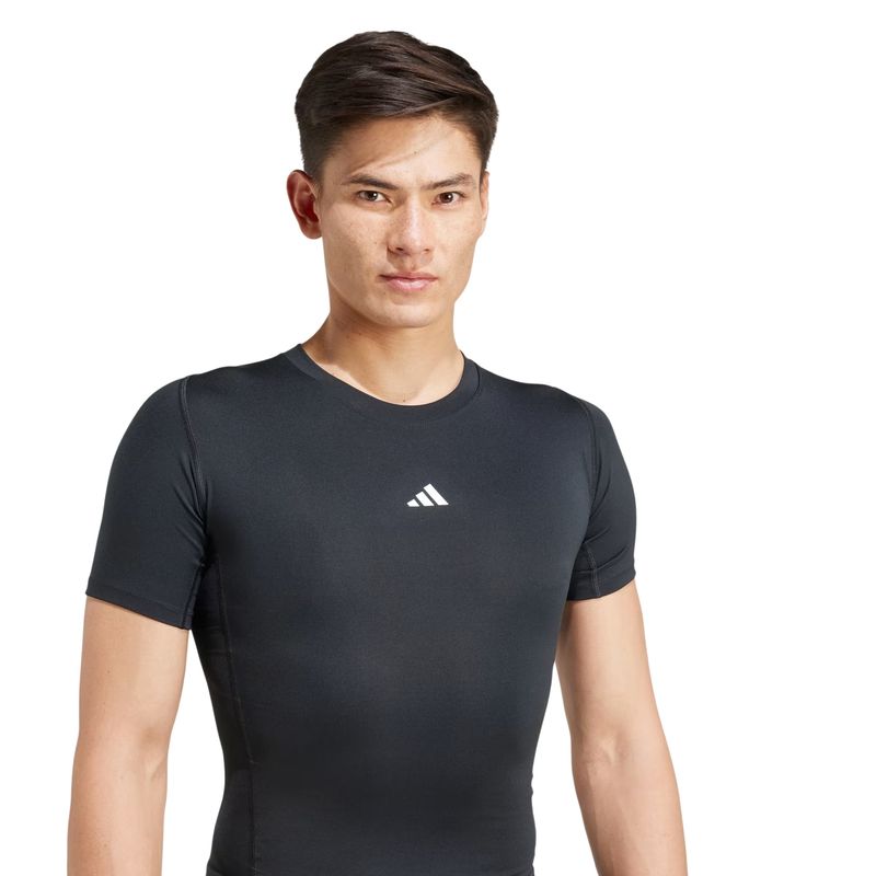 camiseta-adidas-treino-techfit-compression-masculina-preta