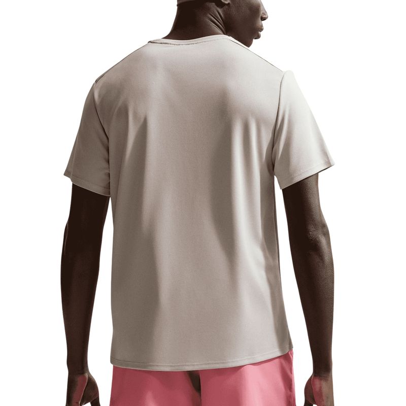 camiseta-nike-miler-dri-fit-uv-masculina-bege