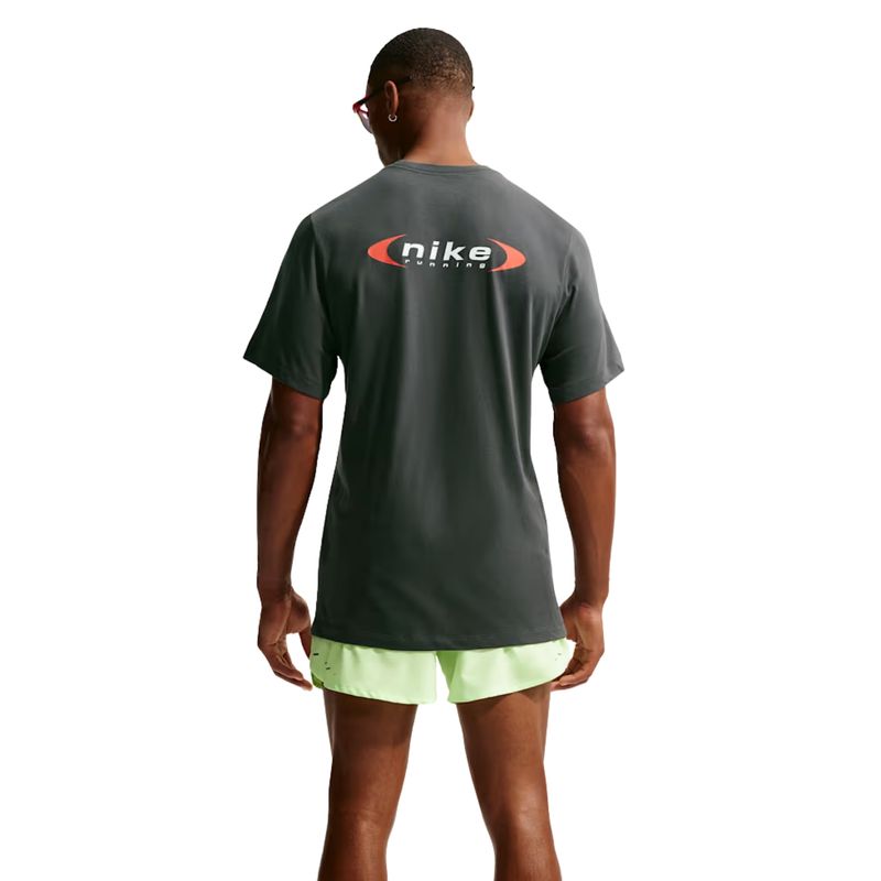 camiseta-nike-dri-fit-retro-run-masculina-cinza
