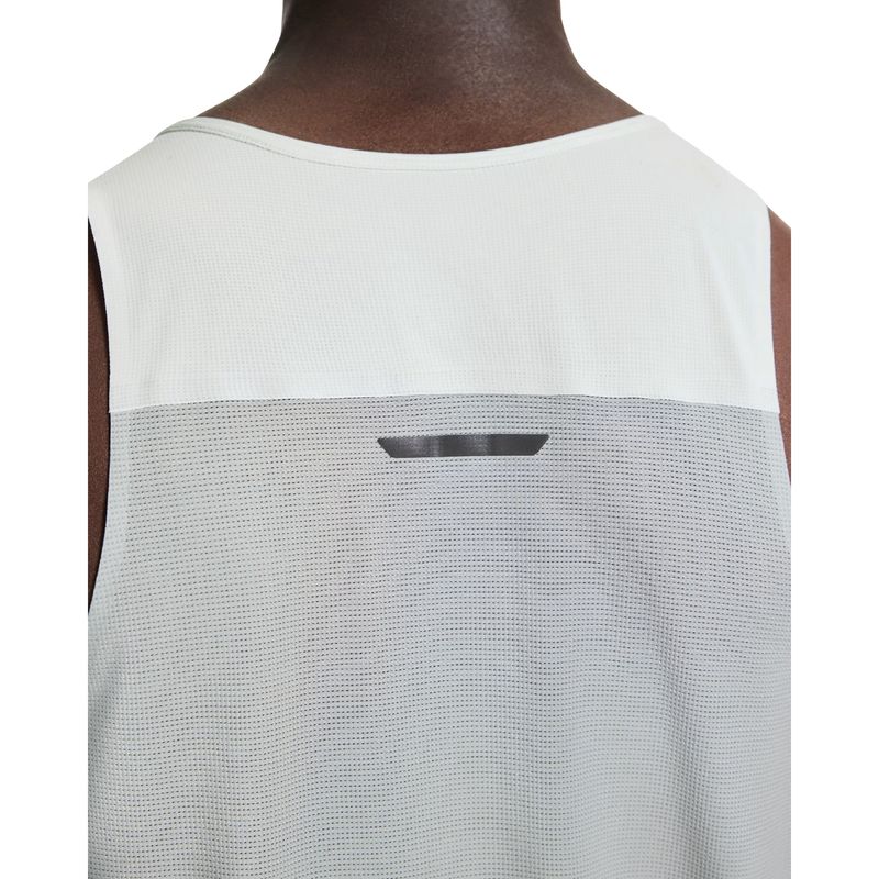 regata-on-running-performance-tank-masculina-branca