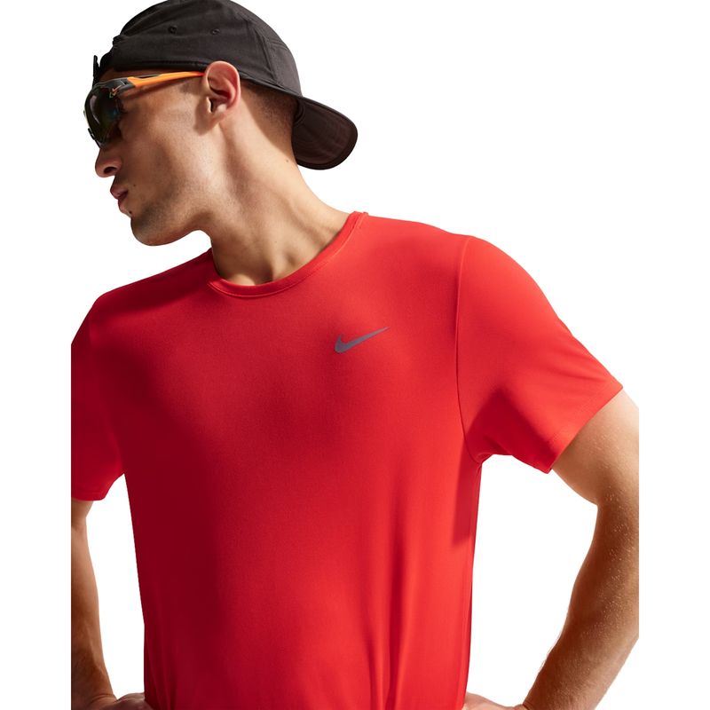 camiseta-nike-miler-dri-fit-uv-masculina-vermelha