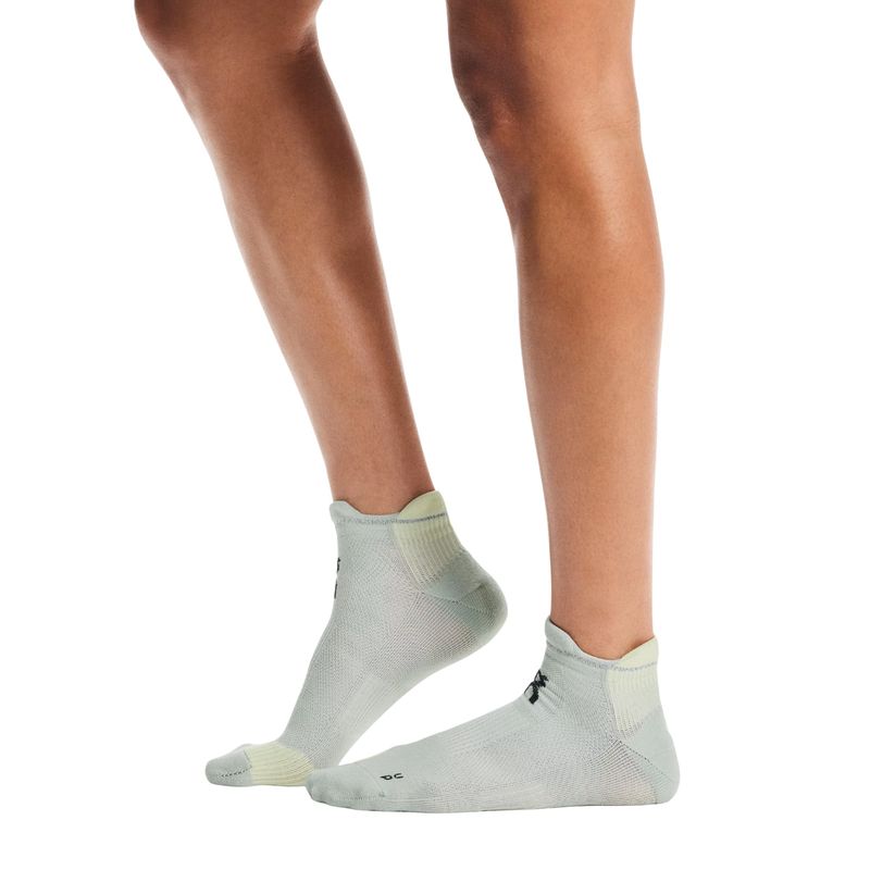 meia-on-running-performance-run-low-unissex-cinza-amarela